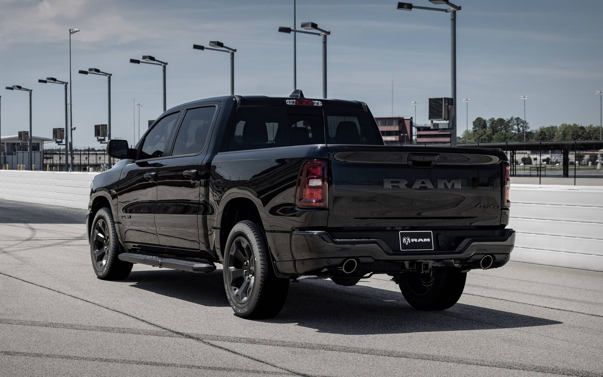 <p>2026 Ram 1500 Black Express HEMI</p>