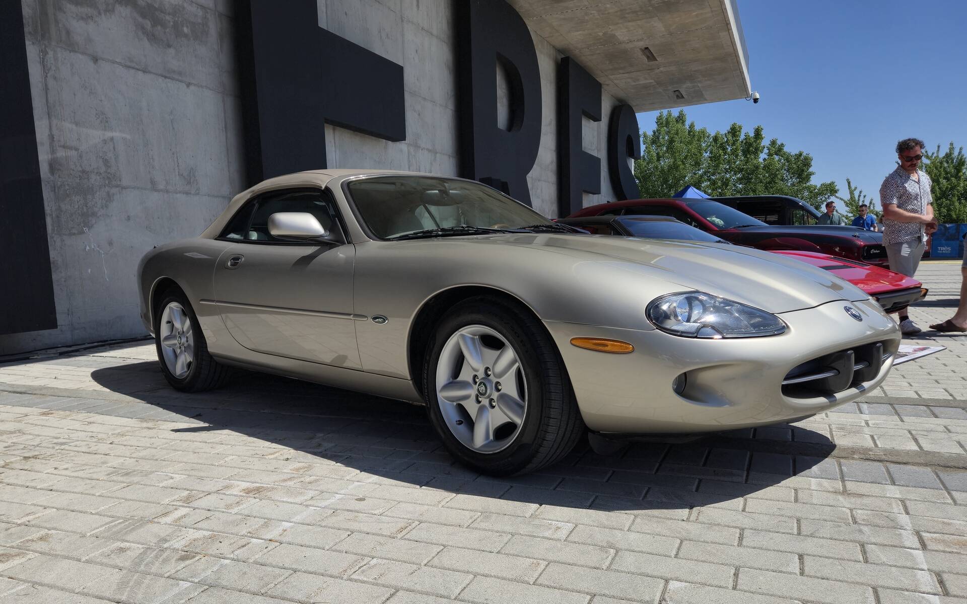 <p>Jaguar XK8 1997</p>