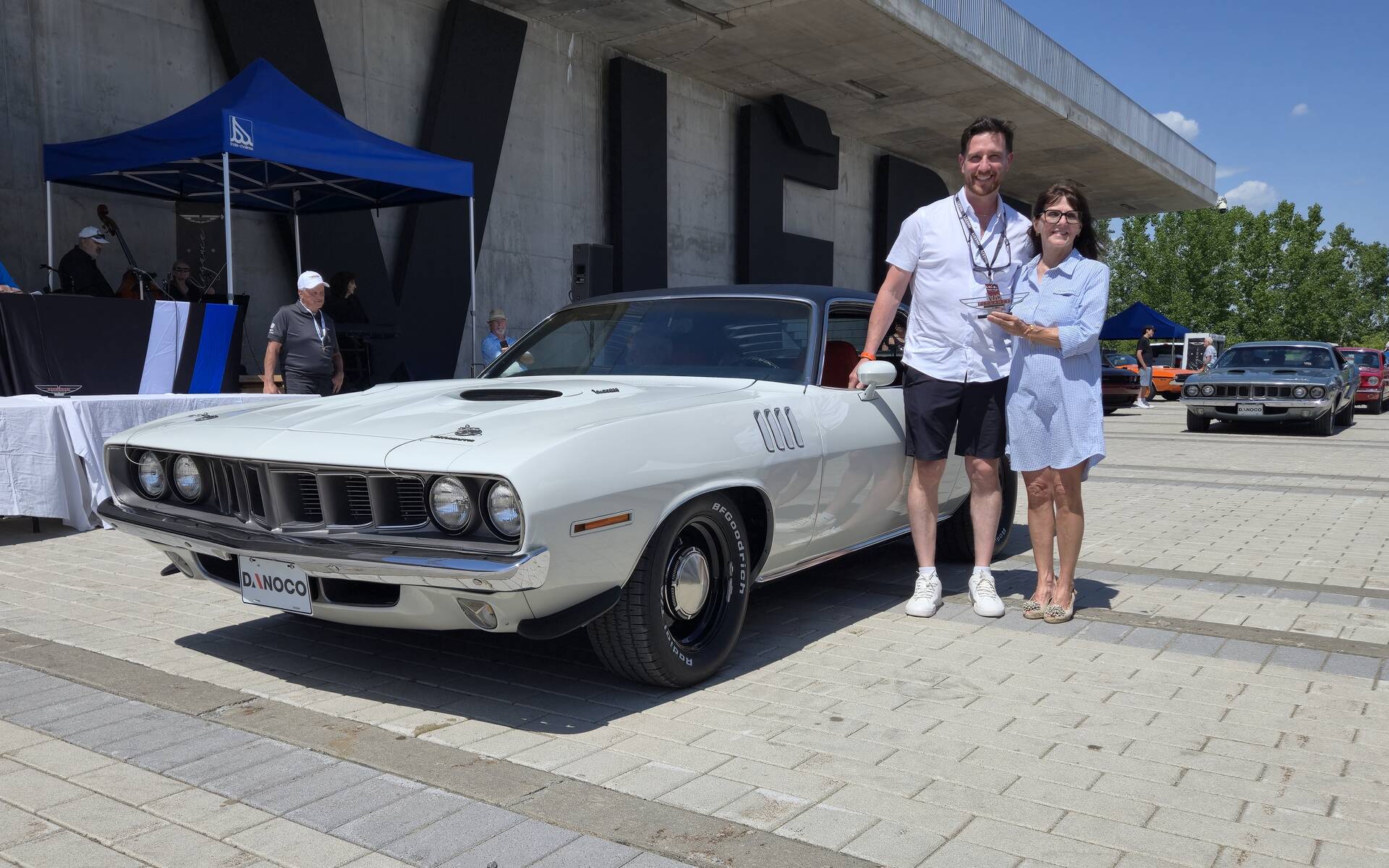 <p>Les deux Plymouth Cuda 1971 de Pascal Daneault</p>