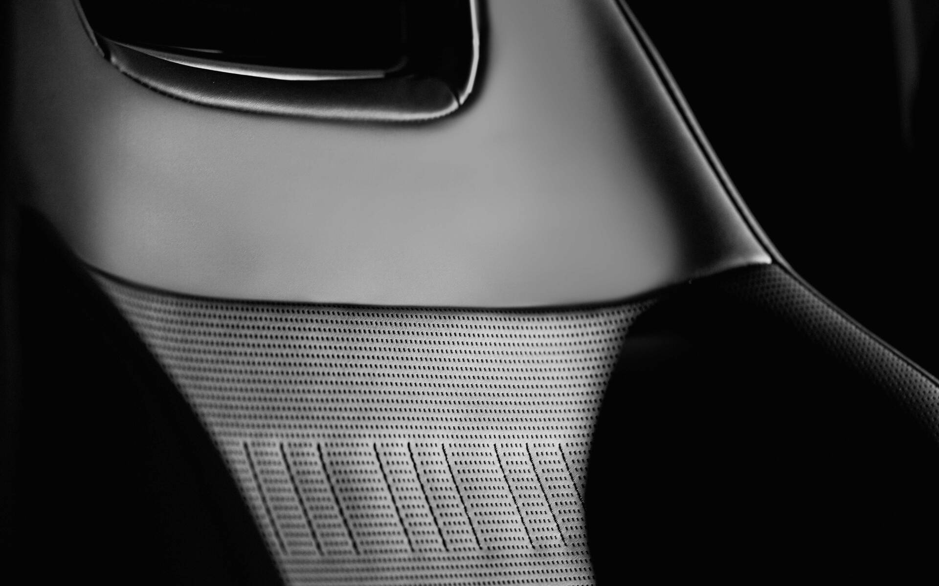 <p>Land Rover Defender OCTA Black </p>