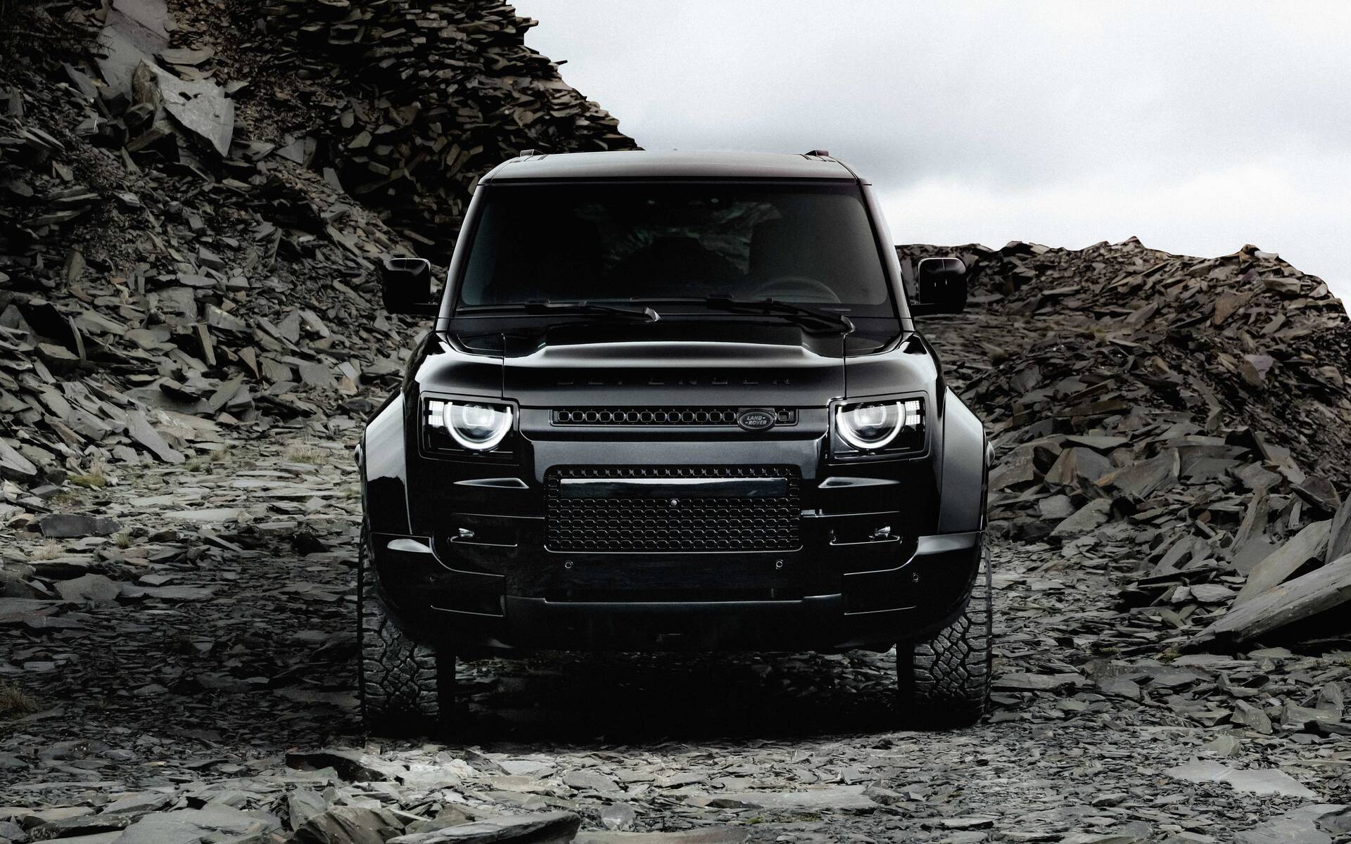 Land Rover Defender OCTA Black 