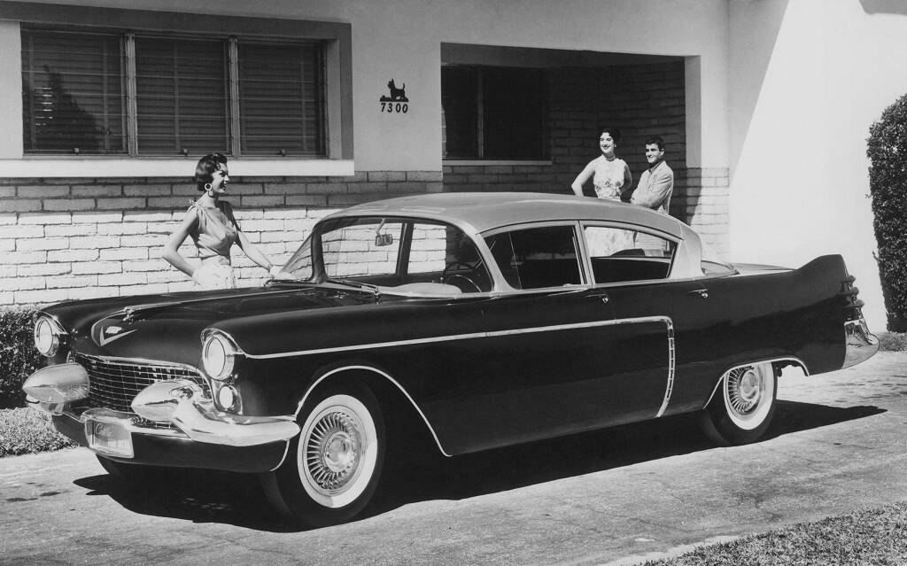 <p>Cadillac Park Avenue (1954)</p>