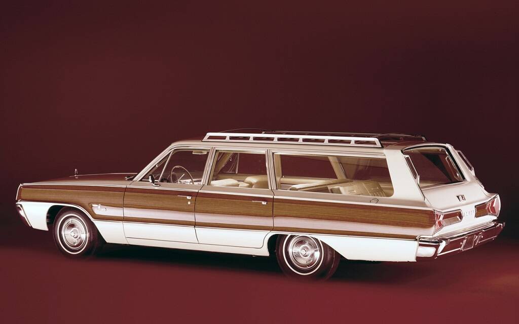 <p>Dodge Monaco familiale</p>