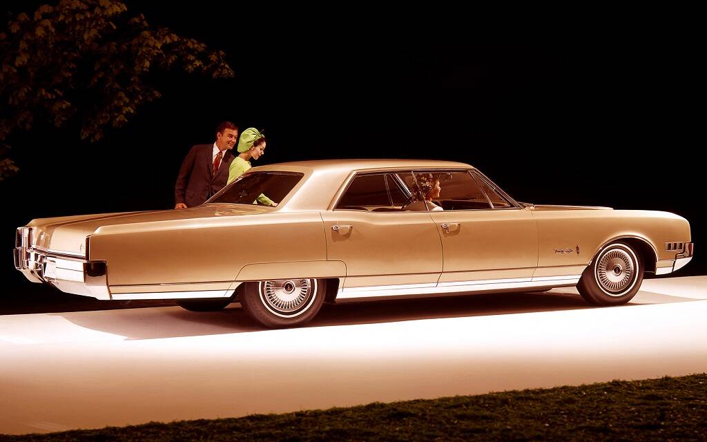 <p>Oldsmobile 98 Holiday</p>