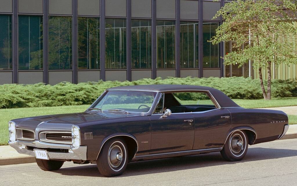 <p>Pontiac Tempest LeMans</p>