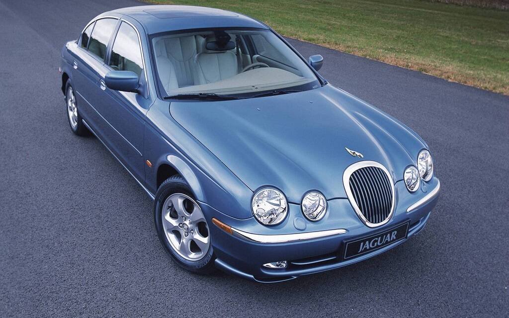 <p>Jaguar S-Type 1999</p>