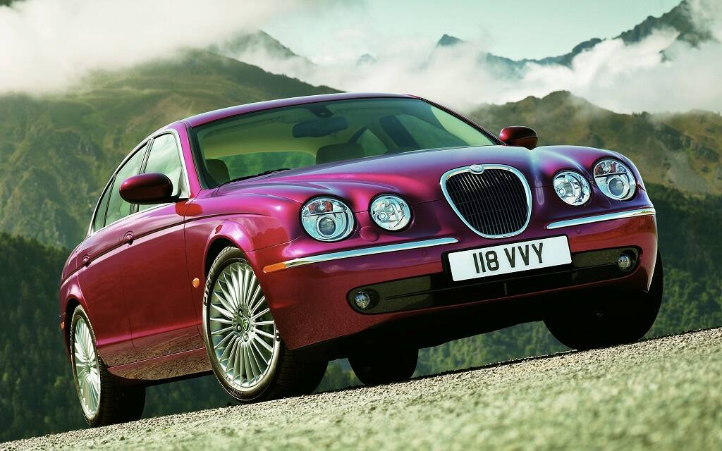 <p>Jaguar S-Type 2003</p>