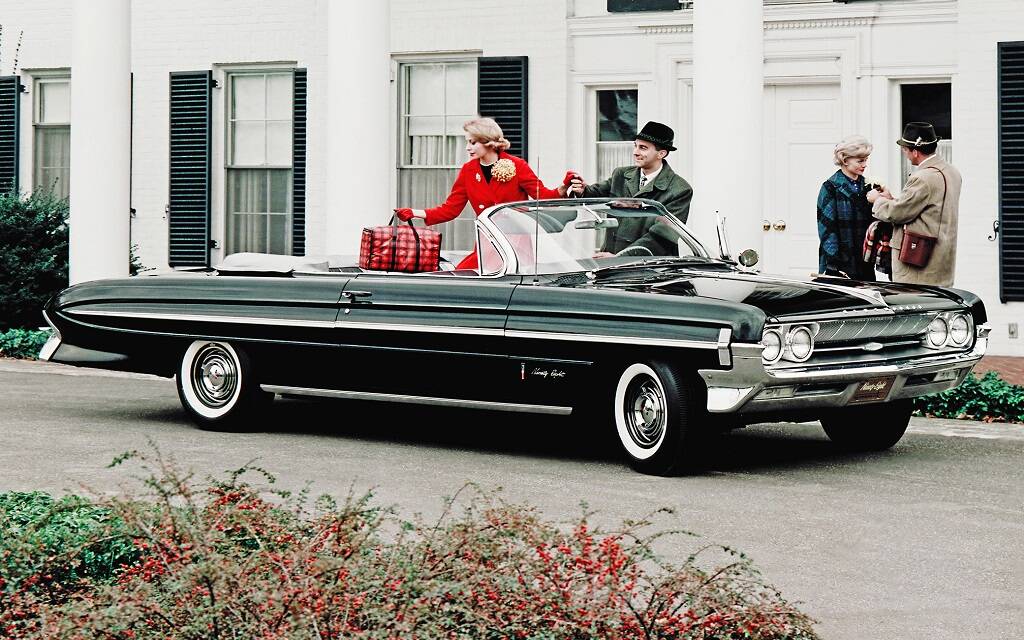 <p>Oldsmobile 98&nbsp;1961</p>