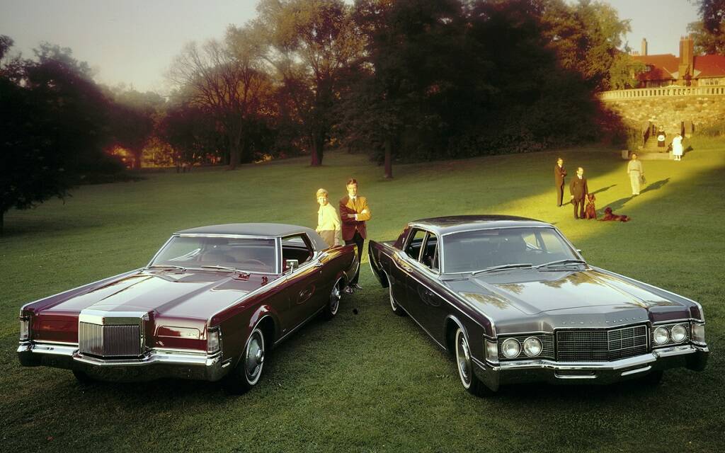 <p>Lincoln Continental Mark III et Continental 1969</p>
