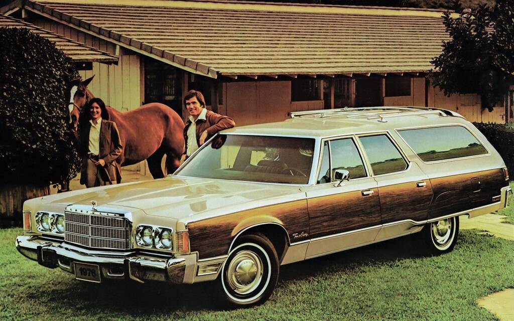 <p>Chrysler Town &amp; Country</p>