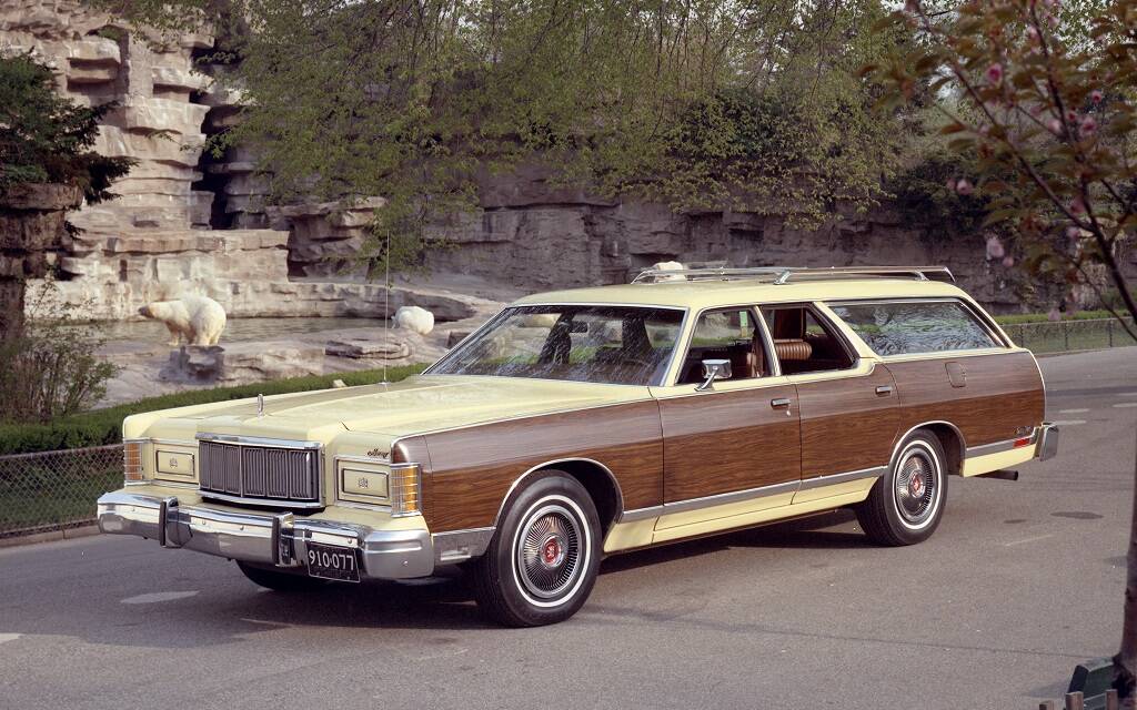 <p>Mercury Marquis Colony Park</p>