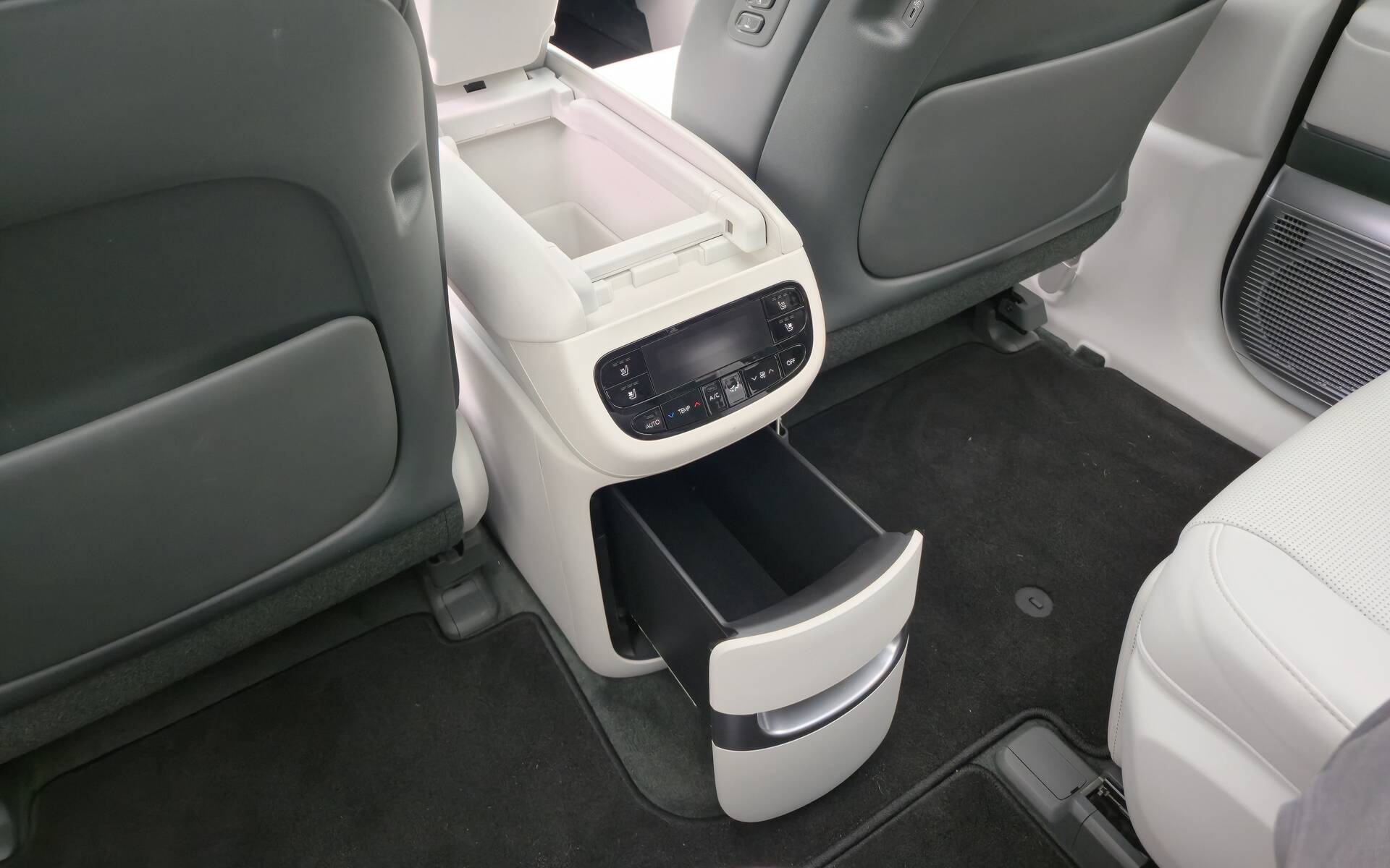 <p>2026 Hyundai IONIQ 9</p>