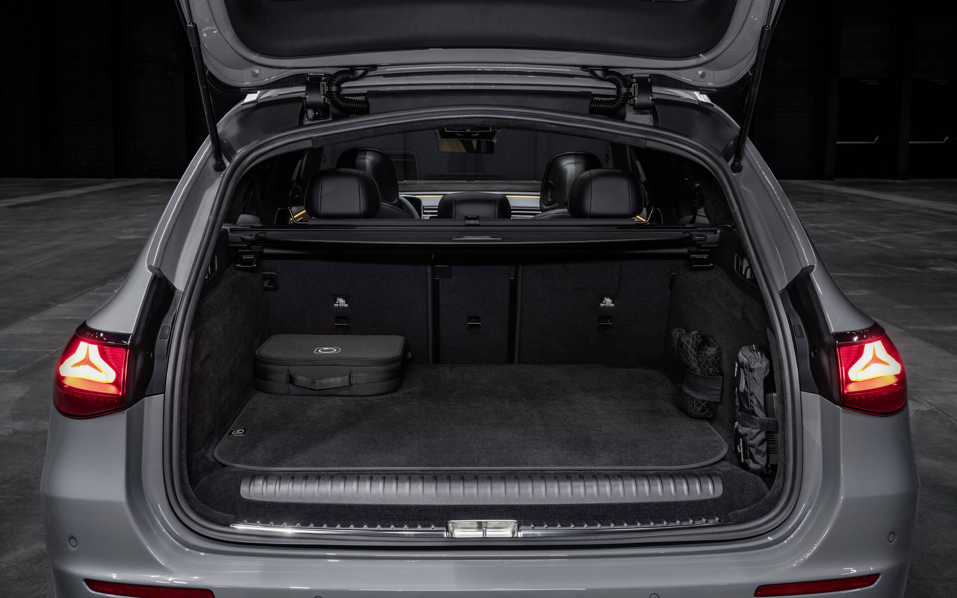 <p>Mercedes-AMG E 53 Hybride familiale 2026</p>