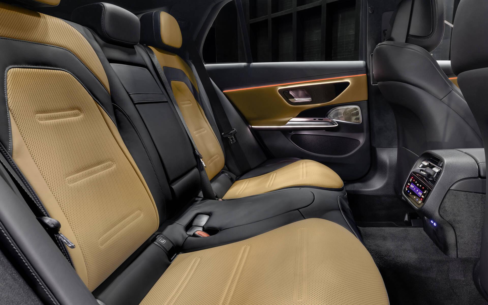 <p>Mercedes-AMG E 53 Hybride familiale 2026</p>