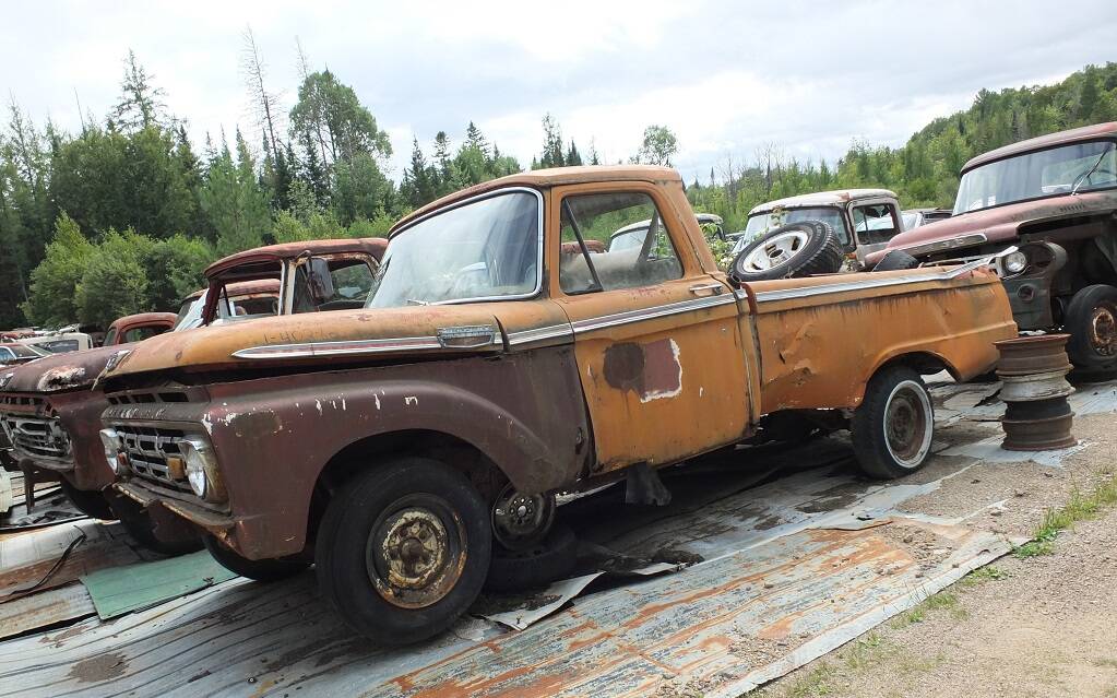 <p>Mercury M-100&nbsp;1962</p>