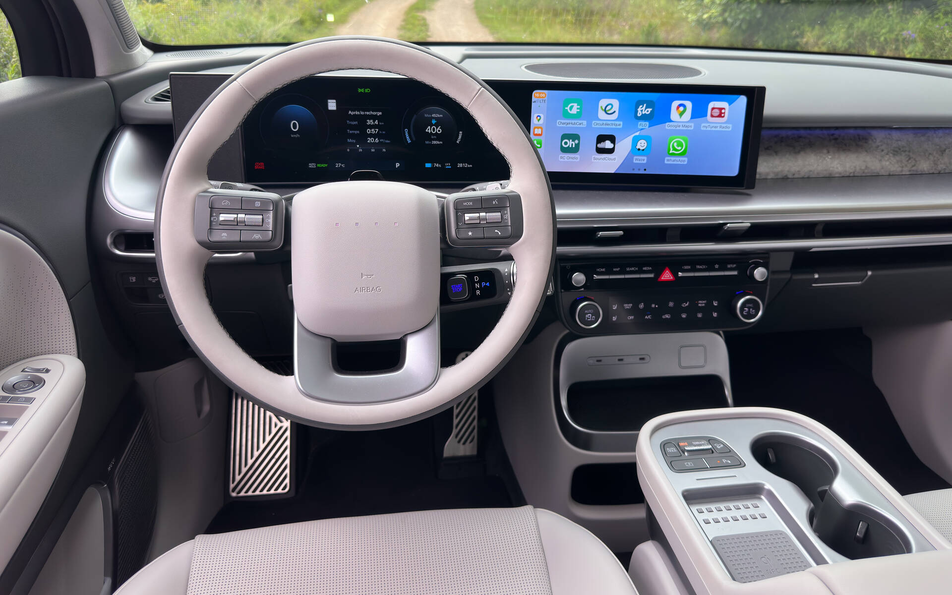 <p>Hyundai Ioniq 9 Preferred Calligraphy 2026</p>