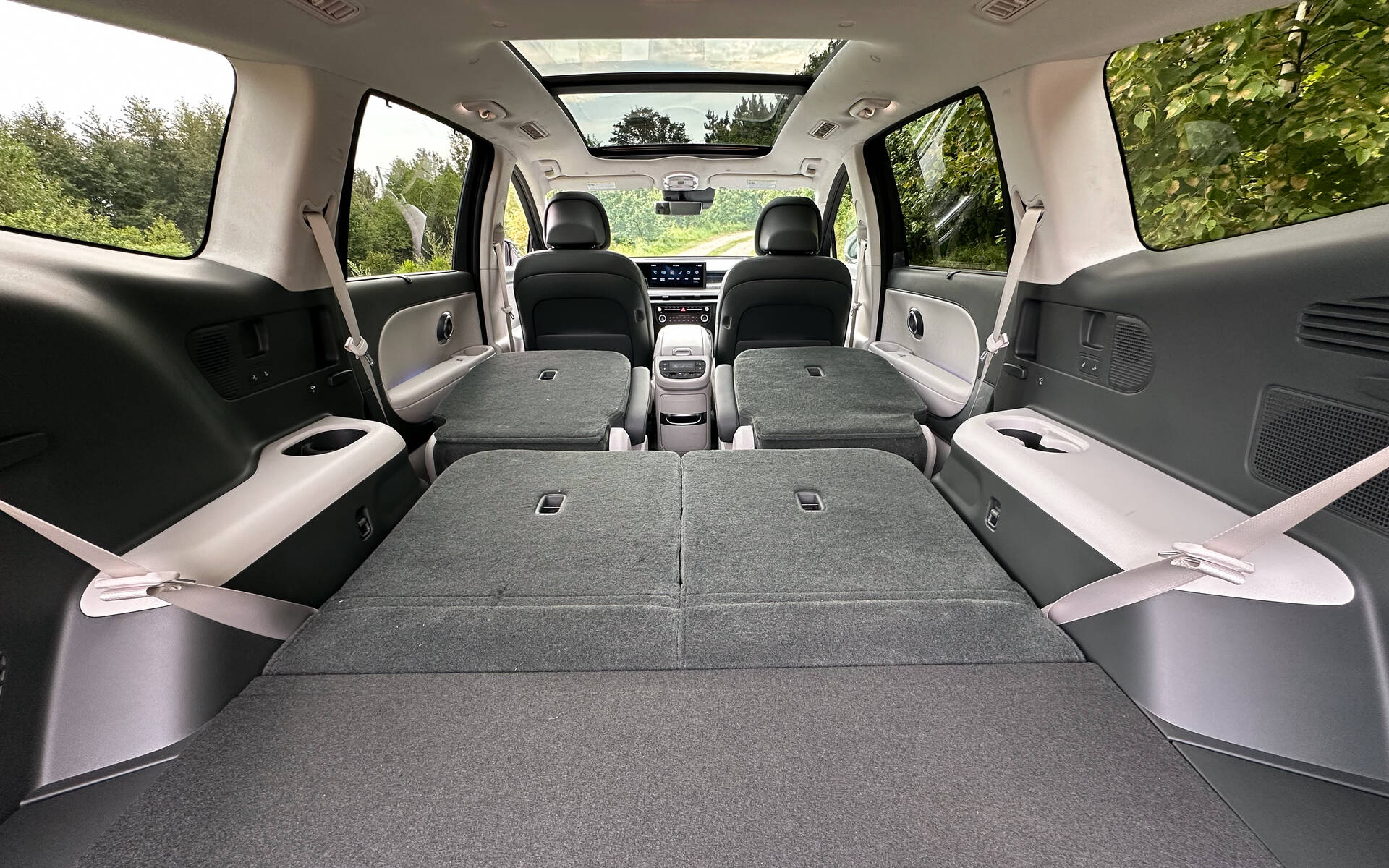 <p>Hyundai Ioniq 9 Preferred Calligraphy 2026</p>