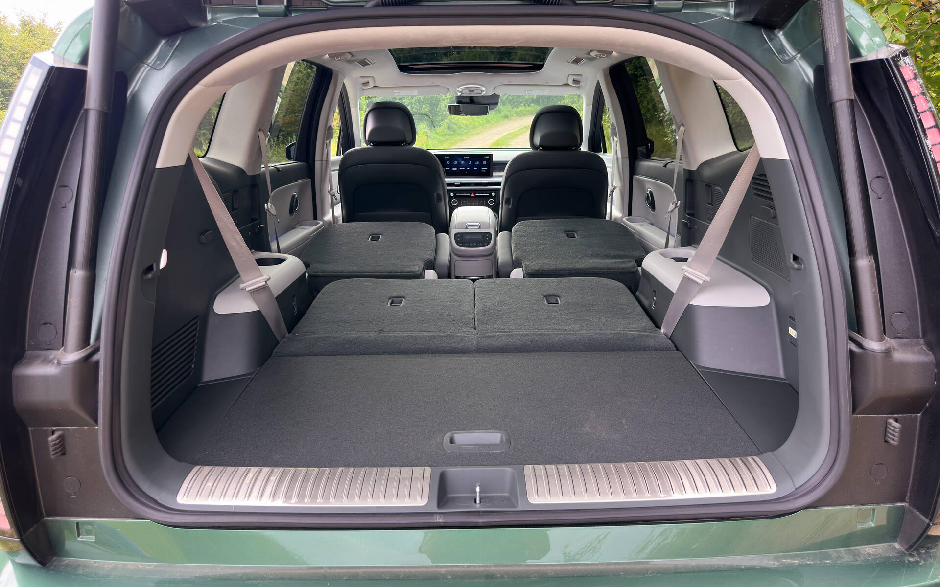 <p>Hyundai Ioniq 9 Preferred Calligraphy 2026</p>