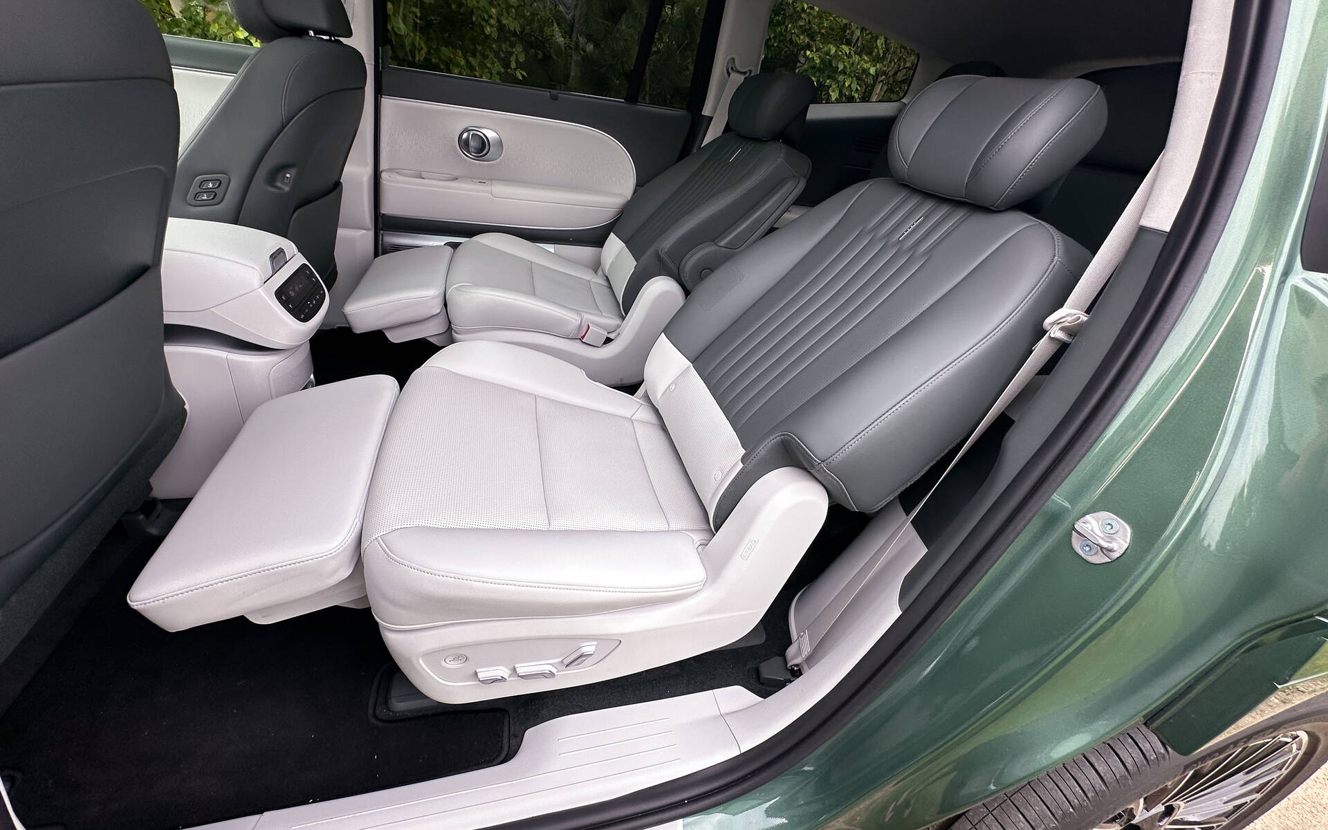 <p>Hyundai Ioniq 9 Preferred Calligraphy 2026</p>