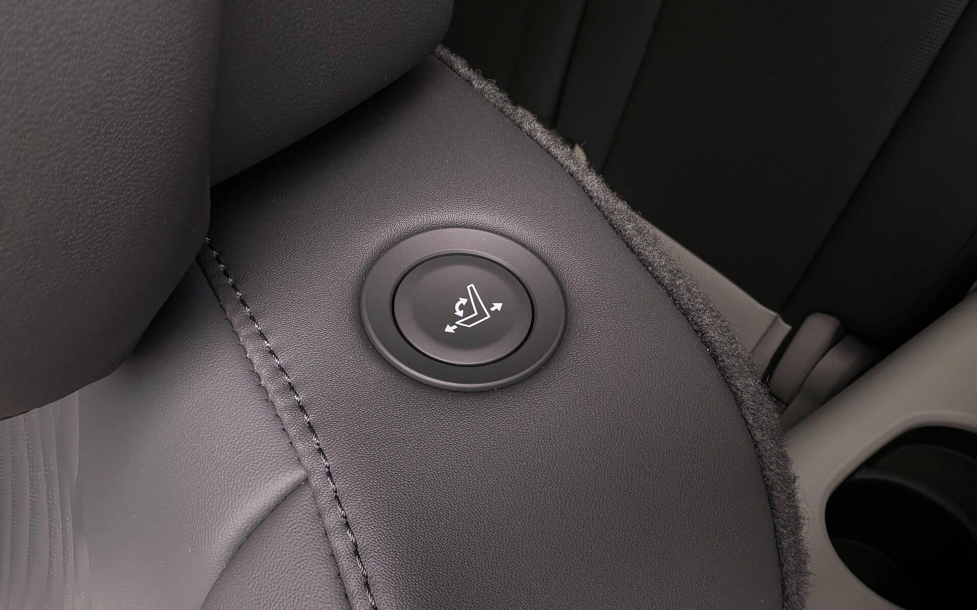 <p>Hyundai Ioniq 9 Preferred Calligraphy 2026</p>