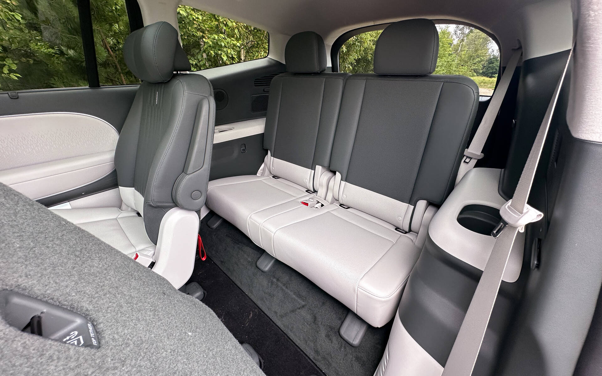 <p>Hyundai Ioniq 9 Preferred Calligraphy 2026</p>