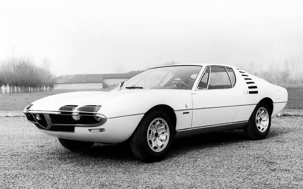 <p>Alfa Romeo Montreal 1967 (dessiné par Bertone)</p>