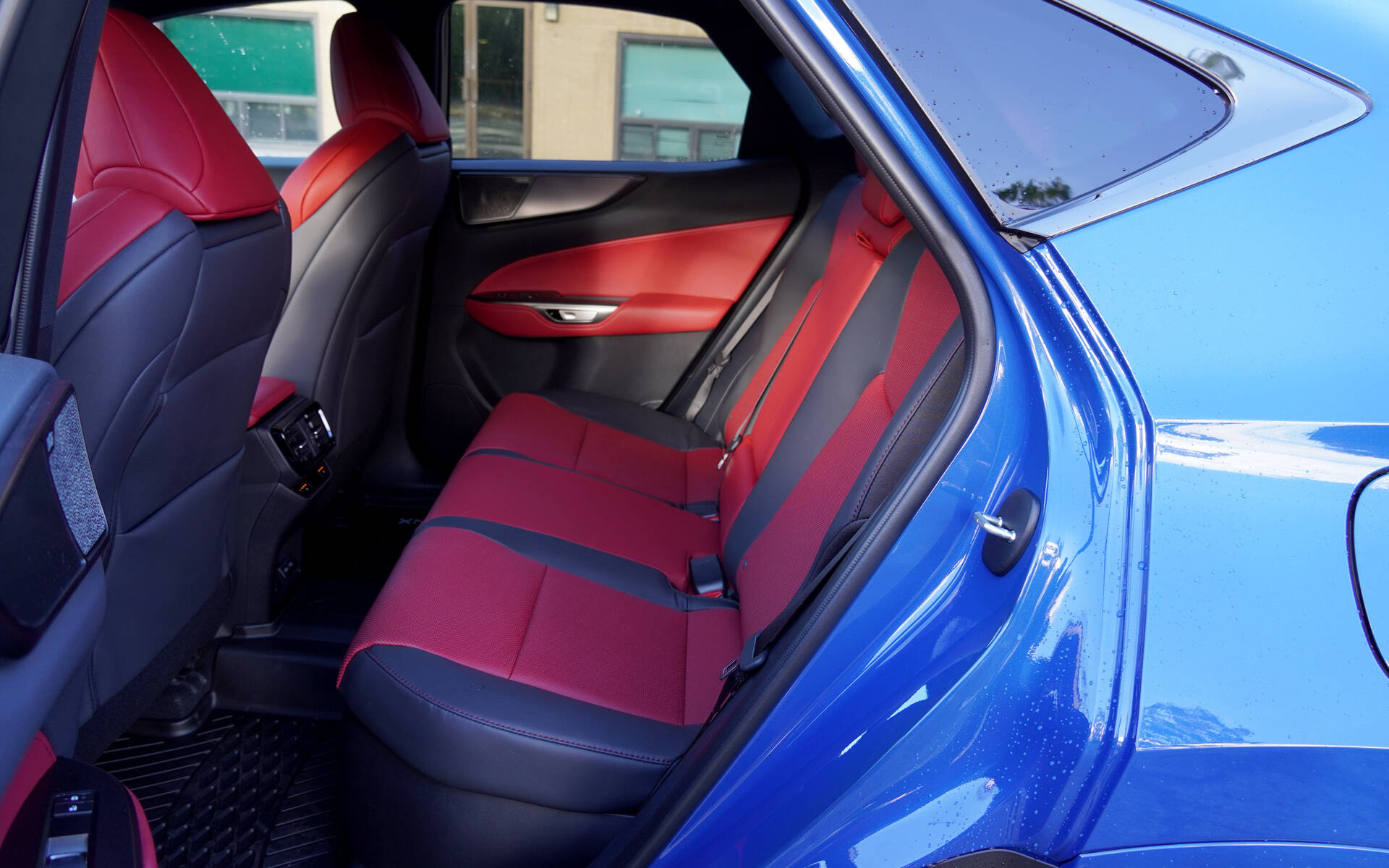 <p>Lexus NX 350h (avec l'ensemble F Sport 3) 2026</p>