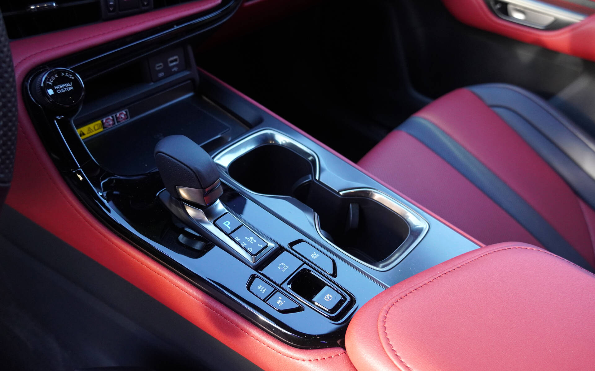 <p>Lexus NX 350h (avec l'ensemble F Sport 3) 2026</p>