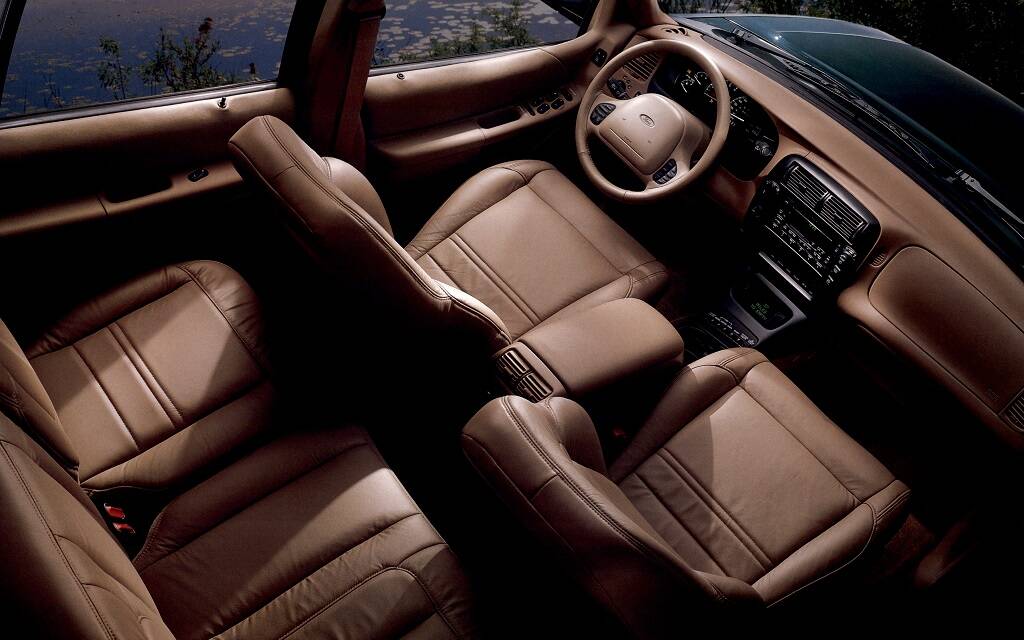 <p>Ford Explorer Eddie Bauer 1999</p>