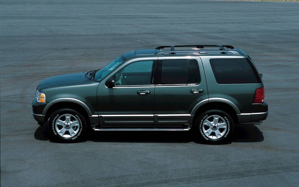 <p>Ford Explorer 2004</p>