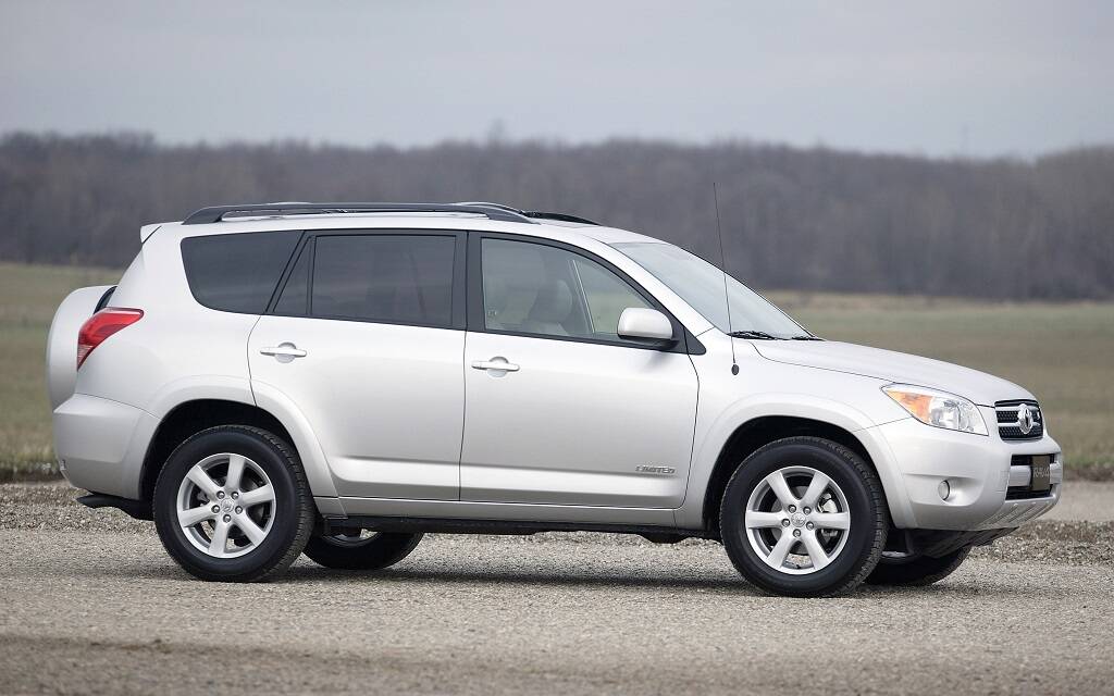 <p>Toyota RAV4 2007 (troisième génération, lancée en 2006)</p>
