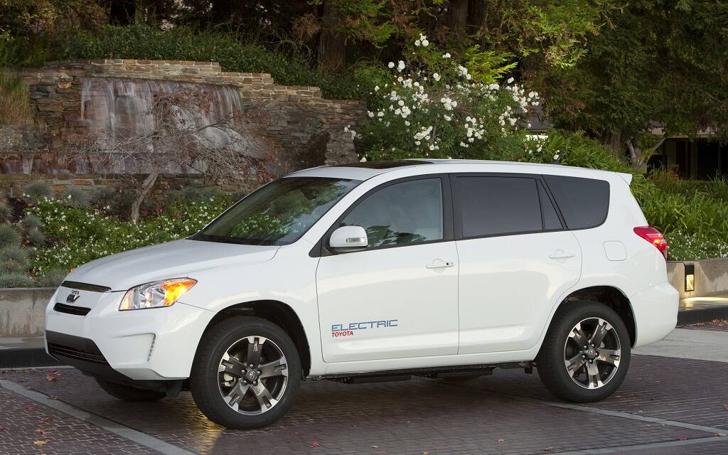 <p>Concept Toyota RAV4 EV avec groupe motopropulseur Tesla (2010)</p>