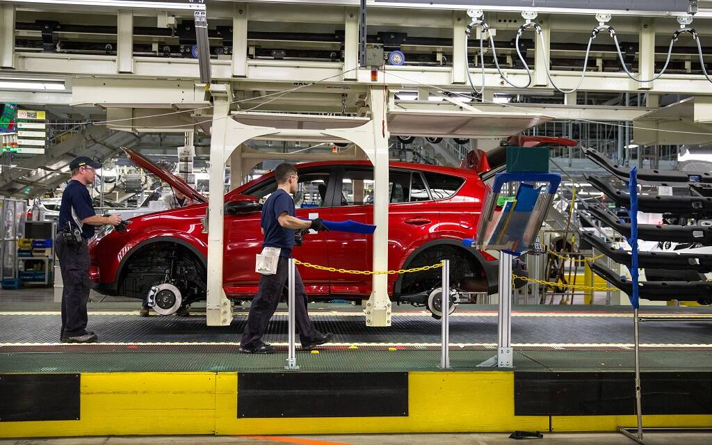 <p>Production du Toyota RAV4 2013 à l'usine de Woddstock, en Ontario</p>
