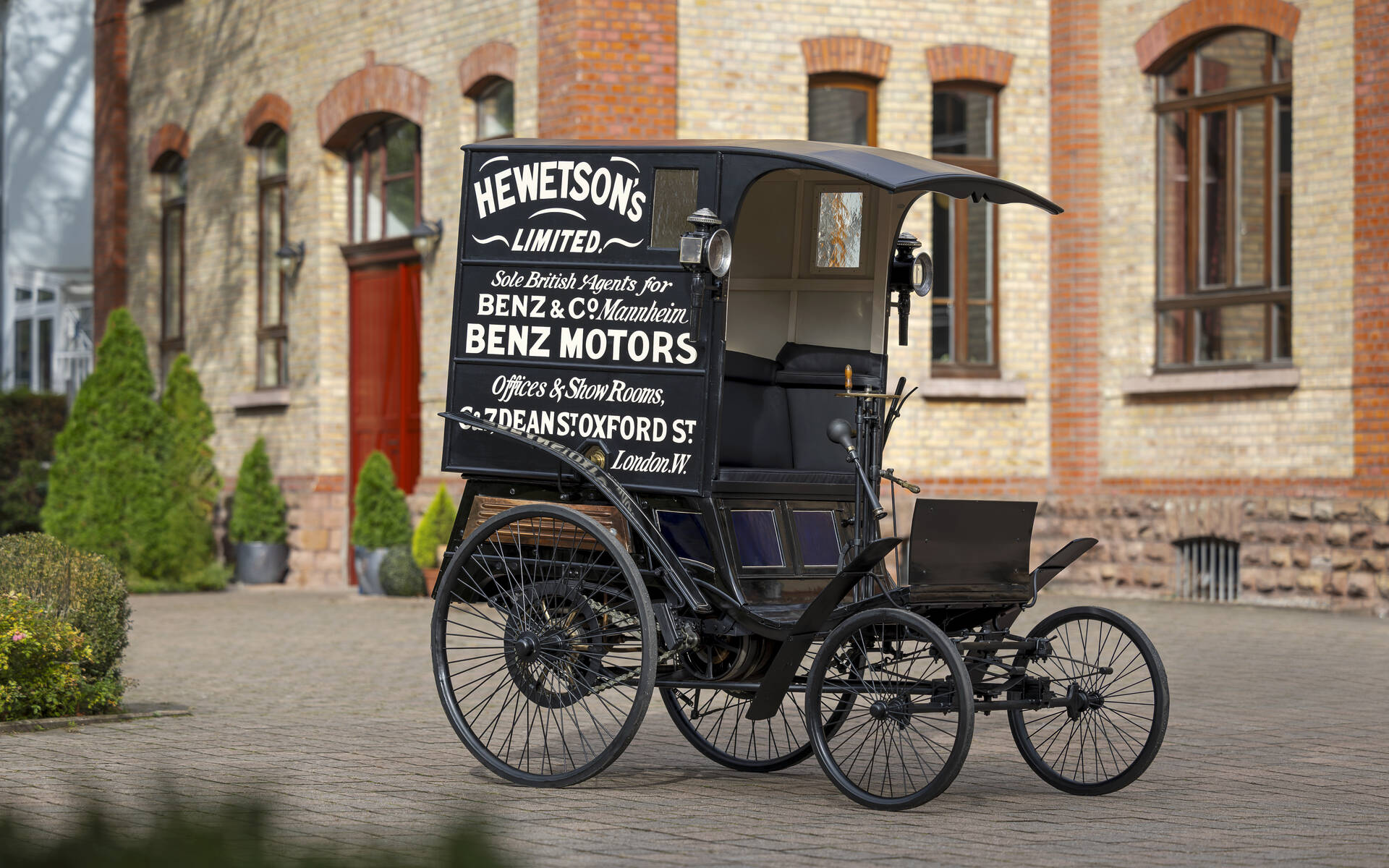 <p>Véhicule utilitaire Benz de 1899</p>