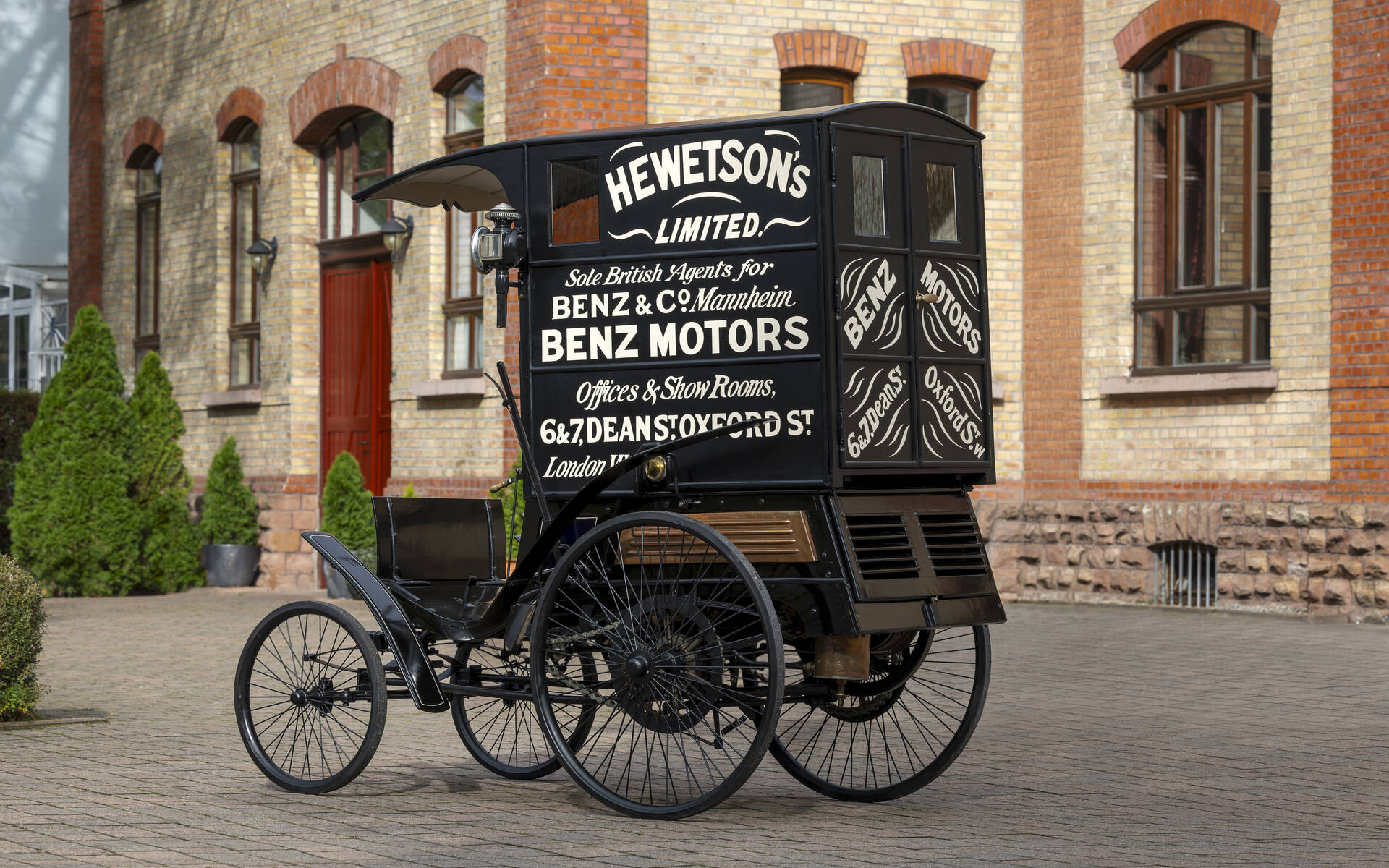 <p>Véhicule utilitaire Benz de 1899</p>