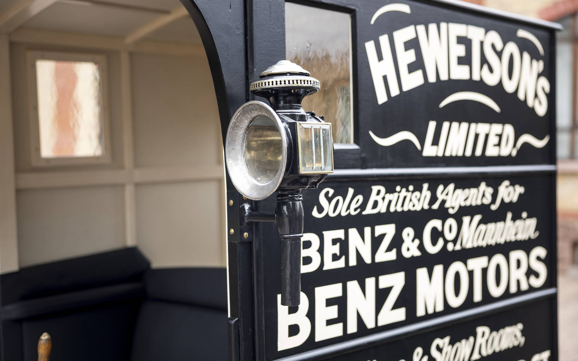 <p>Véhicule utilitaire Benz de 1899</p>