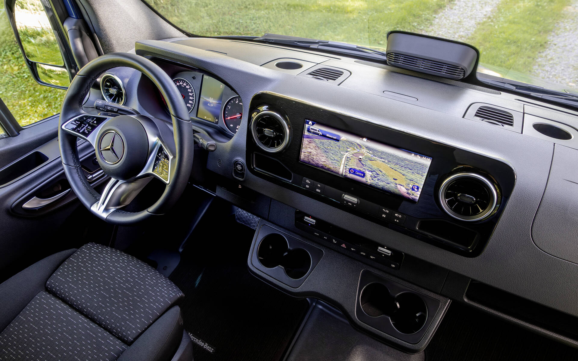 <p>Mercedes-Benz Sprinter 4x4 2025</p>