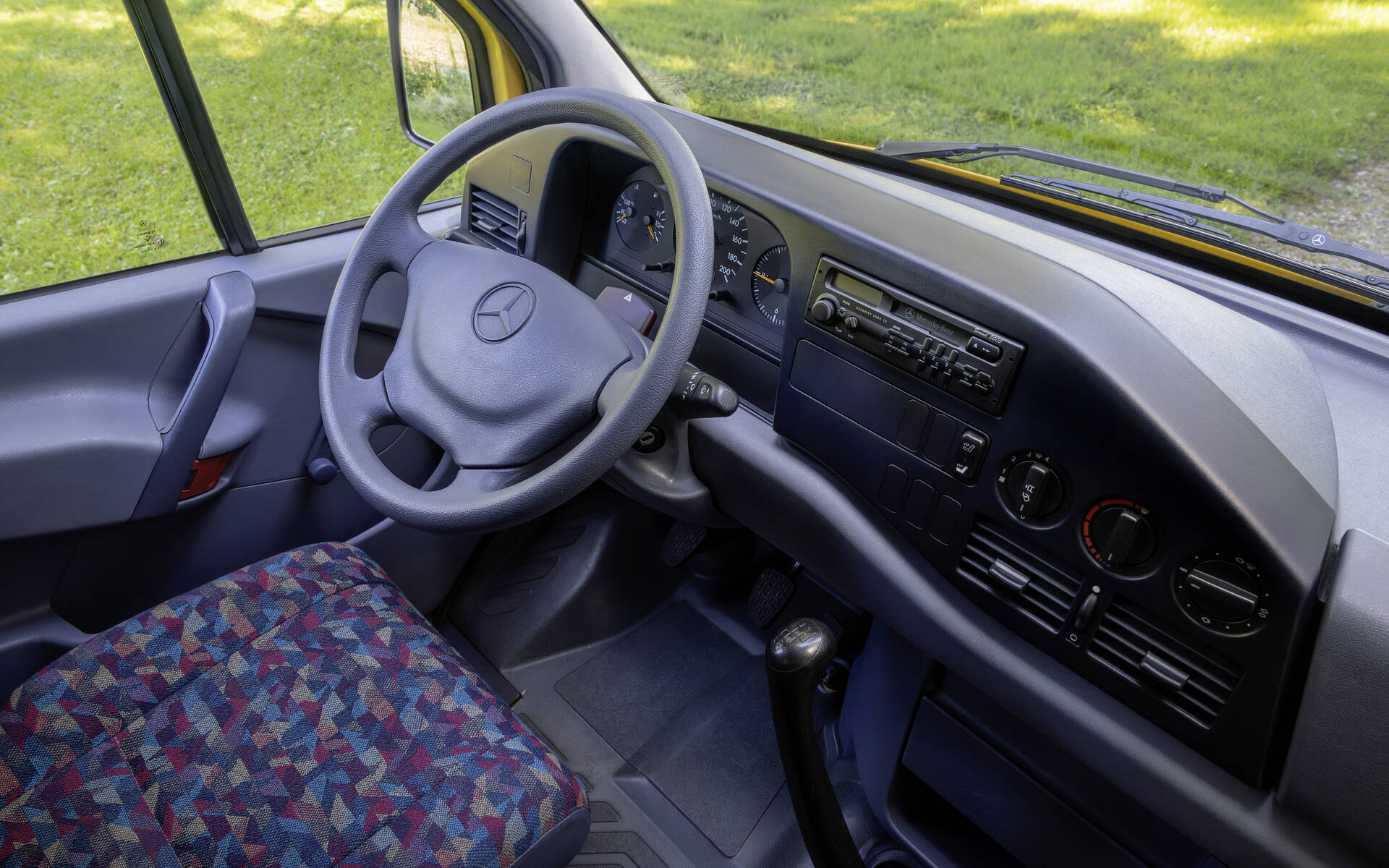 <p>1995 Mercedes-Benz Sprinter</p>