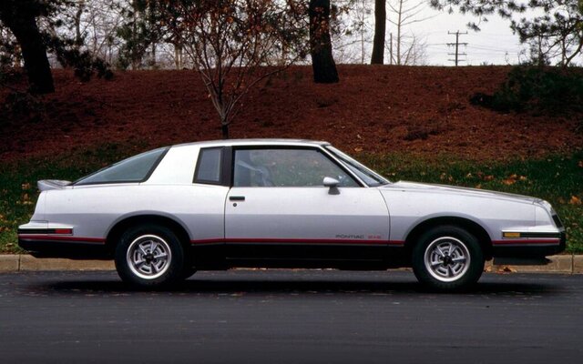 Photo: Pontiac