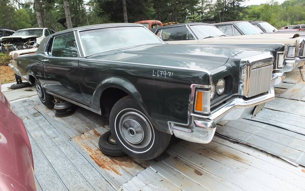 <p>Lincoln Continental Mark III 1971</p>