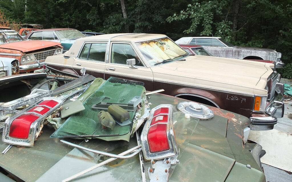 <p>Lincoln Versailles 1979</p>