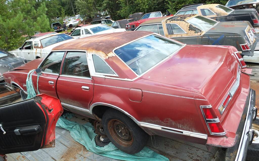 <p>Mercury Cougar 4 portes hardtop 1979</p>