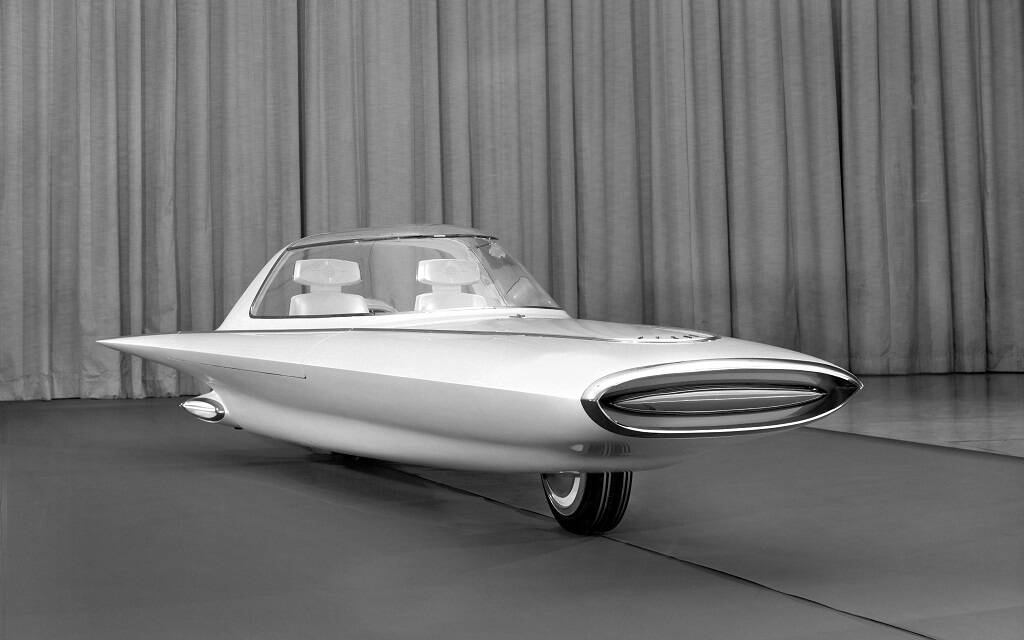<p>Ford Gyron (véhicule à 2 roues stabilisé par gyroscope, 1961)</p>