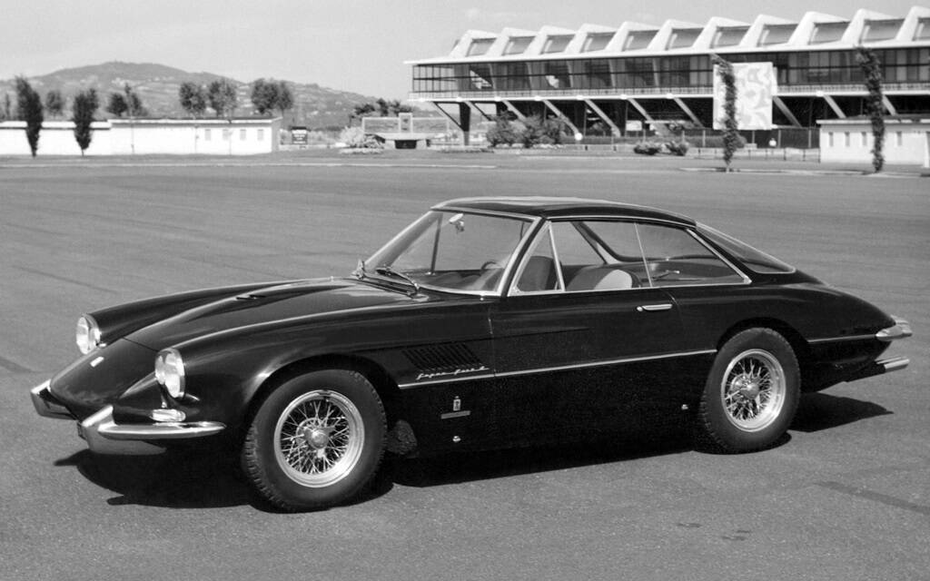 <p>Ferrari 400 Superamerica Superfast (dessiné par Pininfarina, 1962)</p>