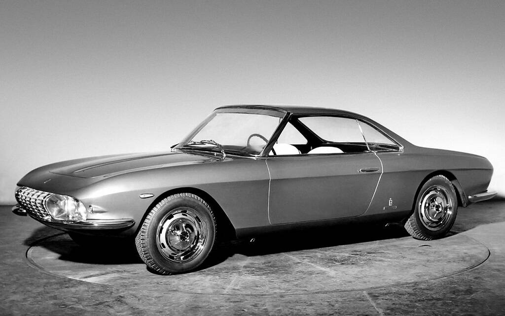 <p>Fiat 2300 S Coupe Speciale Lausanne (dessiné par Pininfarina, 1963)</p>