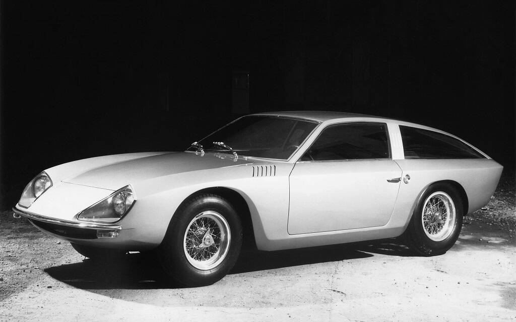 <p>Lamborghini Flying Star II (dessiné par Carrozzeria Touring, 1966)</p>