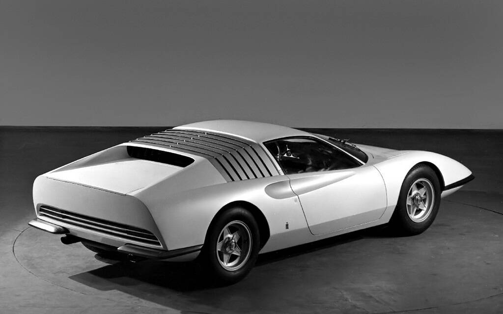 <p>Ferrari P6 Berlinetta Speciale (dessiné par Pininfarina, 1968)</p>