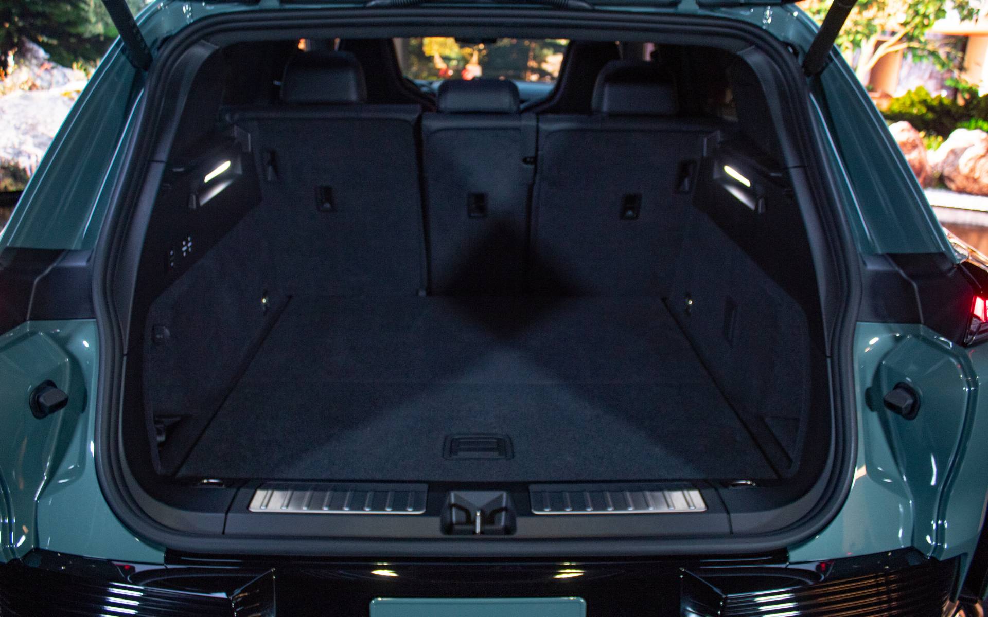 <p>2026 Porsche Cayenne Electric Turbo</p>