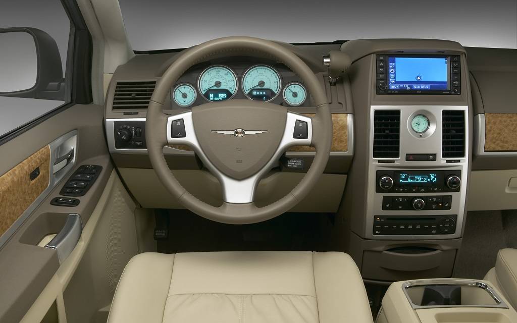 <p>Chrysler Town &amp; Country 2008</p>
