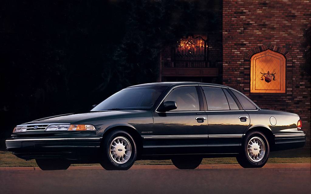 <p>Ford Crown Victoria</p>